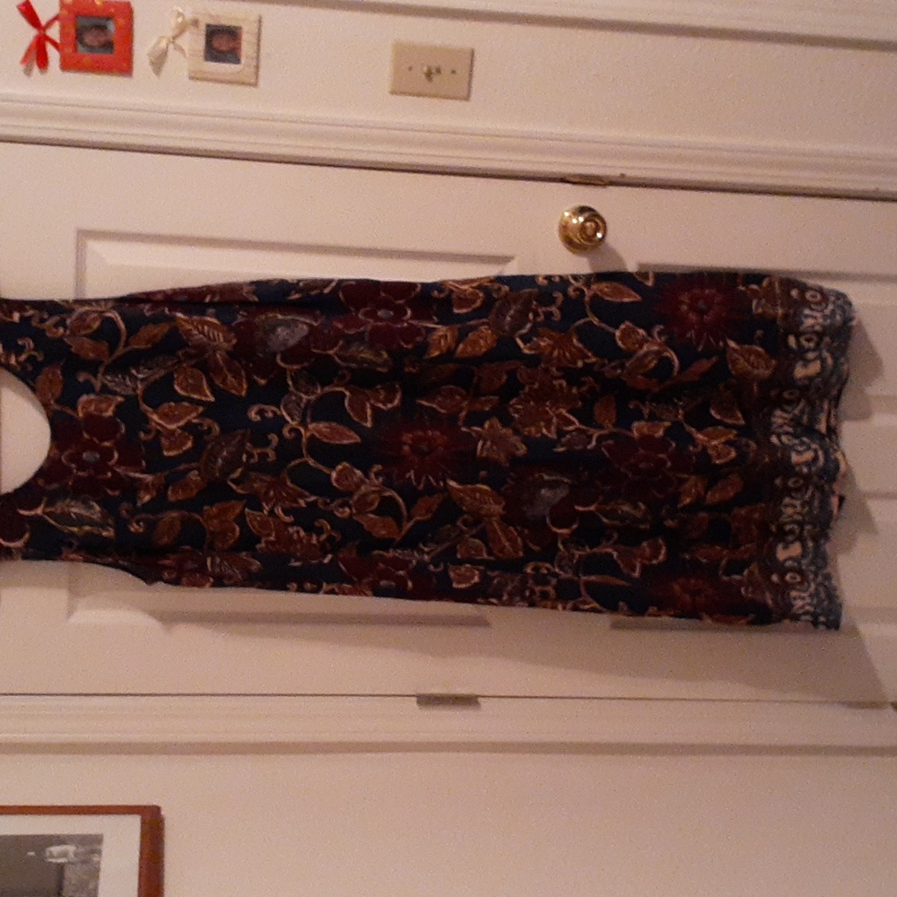 Women's sleeveless dress from the RJ collection size large to extra large.